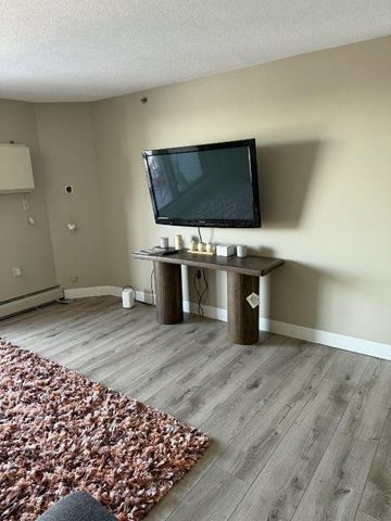 6500 Woodlake Drive 705, Richfield, MN 55423