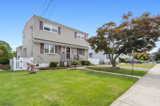 18 Jerome Dr, Clifton City, NJ 07011