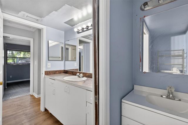 260 13TH STREET N, St Petersburg, FL 33705