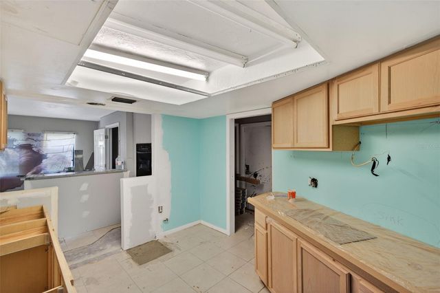 260 13TH STREET N, St Petersburg, FL 33705