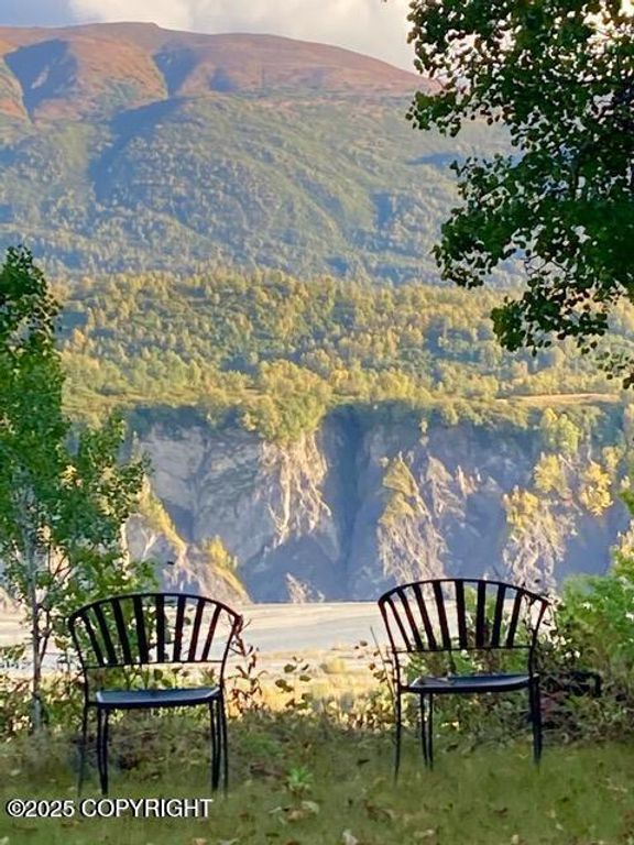 13183 N Glenn Highway, Sutton, AK 99674