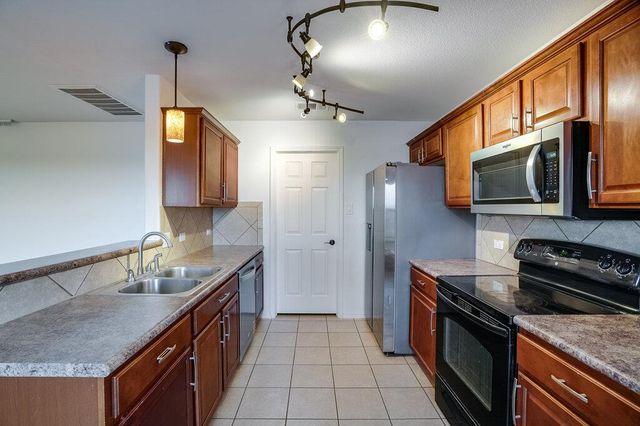 1206 Hensley DR, Leander, TX 78641