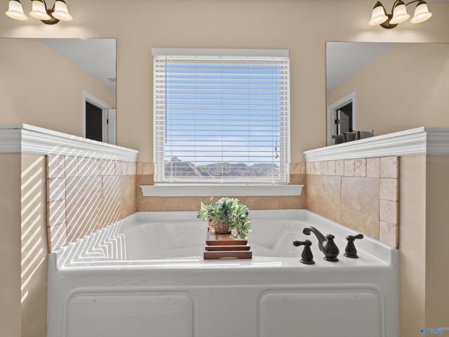 131 Rainwood Drive SW, Huntsville, AL 35824