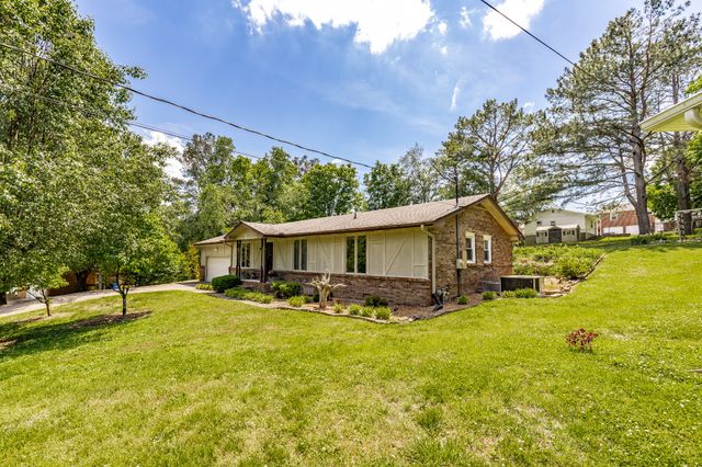 204 Bryan House Dr, Goodlettsville, TN 37072