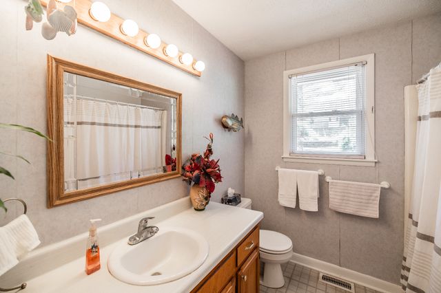204 Bryan House Dr, Goodlettsville, TN 37072