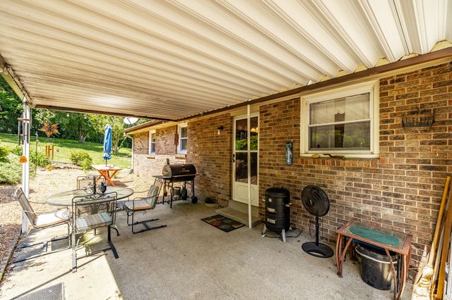 204 Bryan House Dr, Goodlettsville, TN 37072