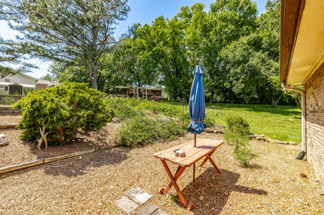 204 Bryan House Dr, Goodlettsville, TN 37072