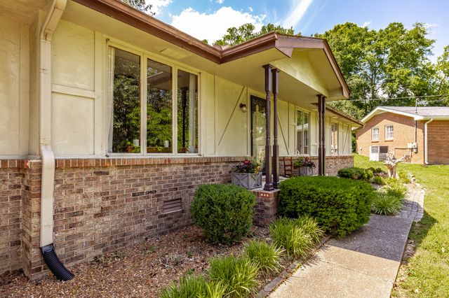 204 Bryan House Dr, Goodlettsville, TN 37072