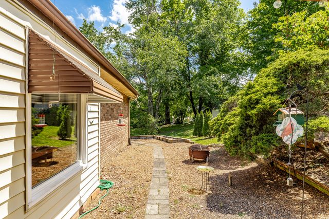204 Bryan House Dr, Goodlettsville, TN 37072
