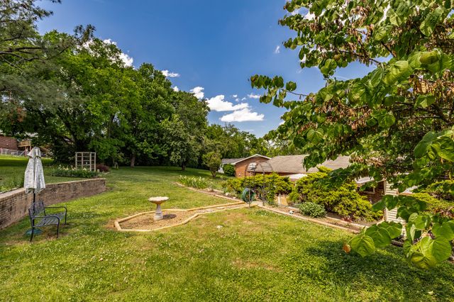 204 Bryan House Dr, Goodlettsville, TN 37072