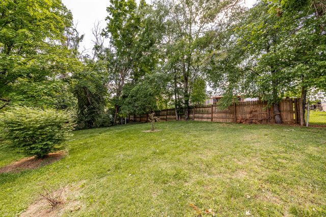 204 Bryan House Dr, Goodlettsville, TN 37072