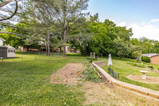 204 Bryan House Dr, Goodlettsville, TN 37072