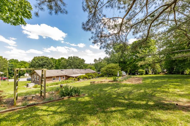 204 Bryan House Dr, Goodlettsville, TN 37072
