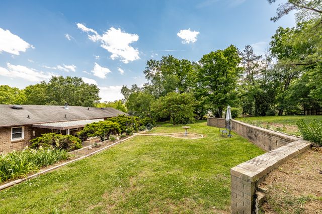 204 Bryan House Dr, Goodlettsville, TN 37072