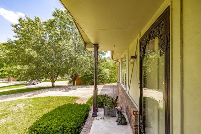 204 Bryan House Dr, Goodlettsville, TN 37072
