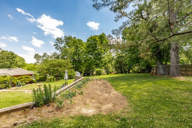 204 Bryan House Dr, Goodlettsville, TN 37072