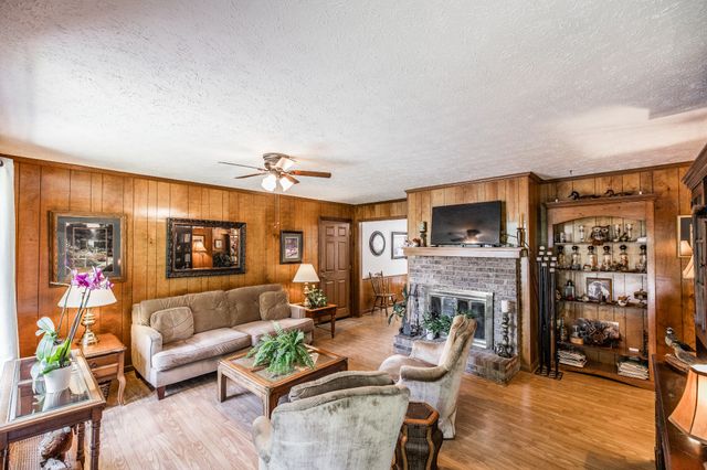 204 Bryan House Dr, Goodlettsville, TN 37072