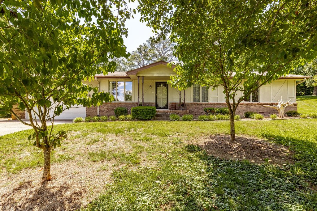 204 Bryan House Dr, Goodlettsville, TN 37072