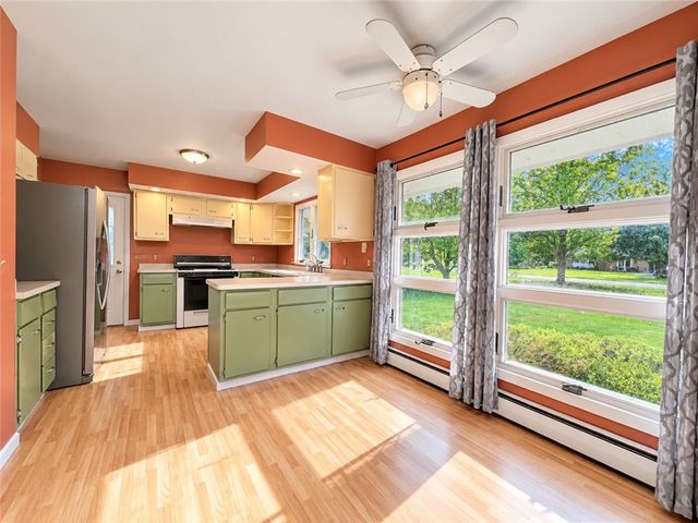 29 Rollingwood Dr, Perinton, NY 14534