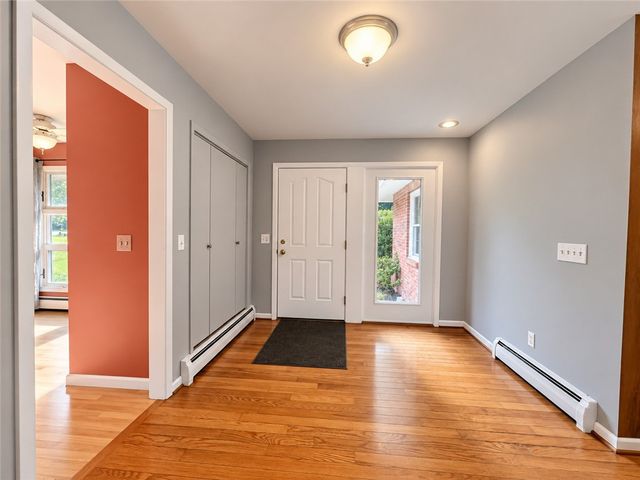 29 Rollingwood Dr, Perinton, NY 14534