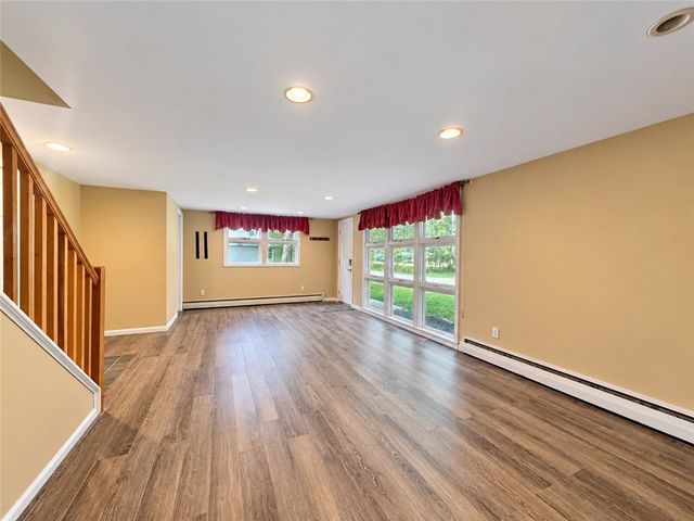 29 Rollingwood Dr, Perinton, NY 14534