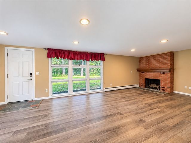 29 Rollingwood Dr, Perinton, NY 14534