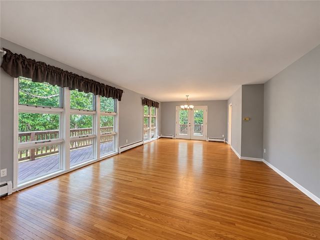 29 Rollingwood Dr, Perinton, NY 14534