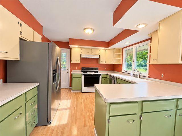 29 Rollingwood Dr, Perinton, NY 14534