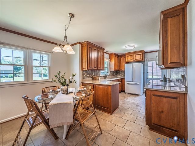 202 Nottingham Dr, Colonial Heights, VA 23834
