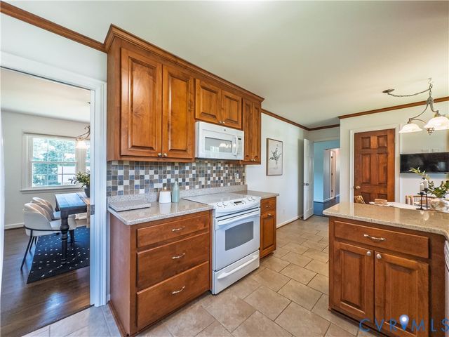 202 Nottingham Dr, Colonial Heights, VA 23834