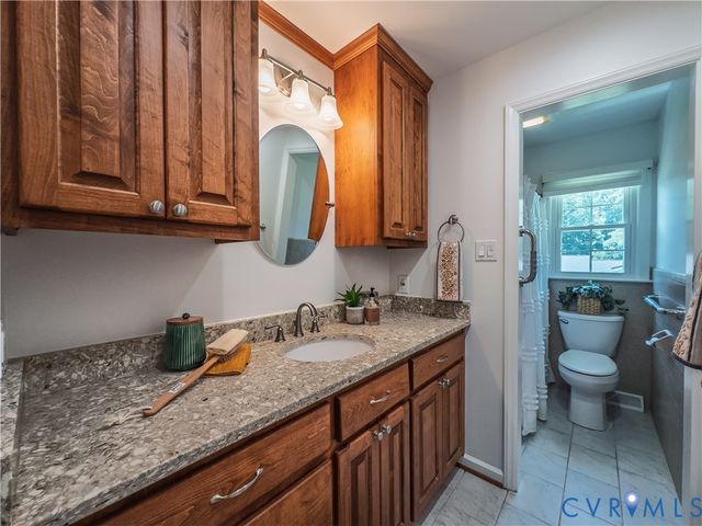 202 Nottingham Dr, Colonial Heights, VA 23834
