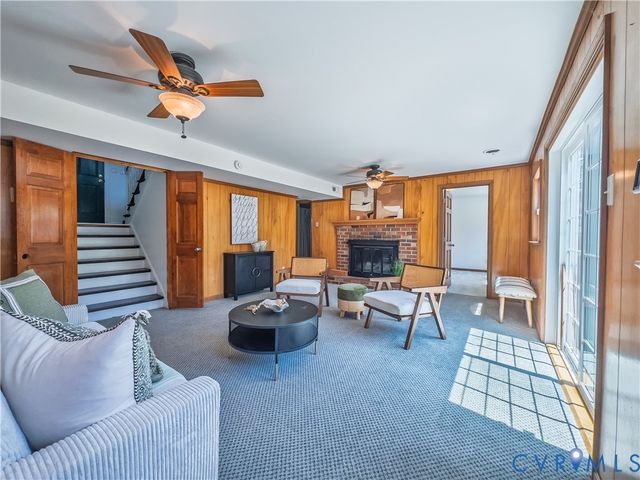 202 Nottingham Dr, Colonial Heights, VA 23834