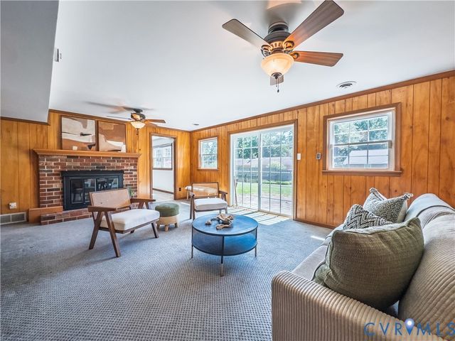 202 Nottingham Dr, Colonial Heights, VA 23834