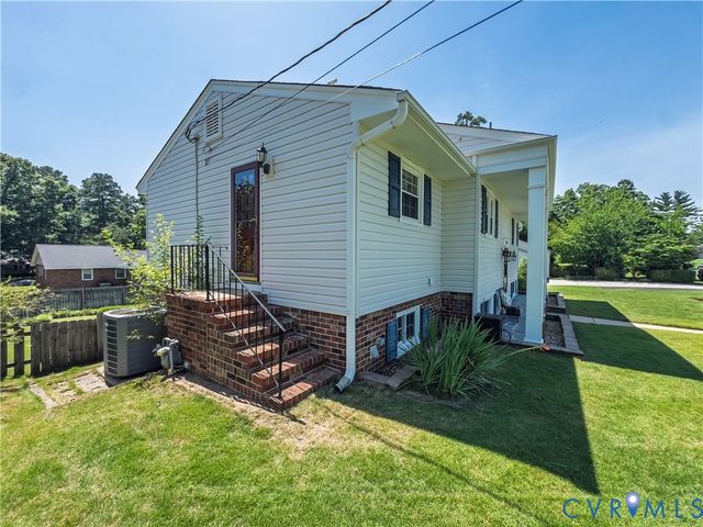 202 Nottingham Dr, Colonial Heights, VA 23834