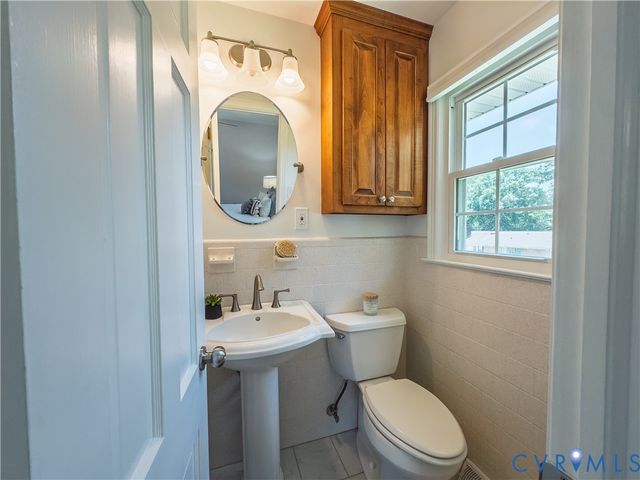 202 Nottingham Dr, Colonial Heights, VA 23834
