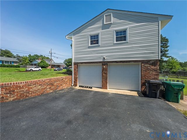 202 Nottingham Dr, Colonial Heights, VA 23834