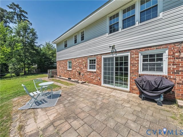 202 Nottingham Dr, Colonial Heights, VA 23834