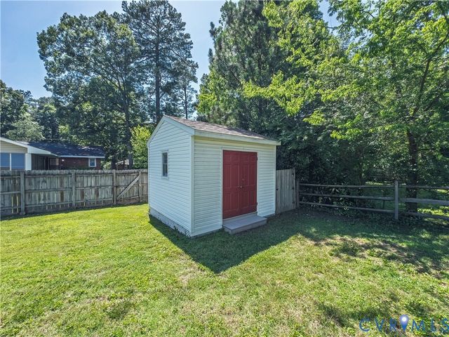 202 Nottingham Dr, Colonial Heights, VA 23834