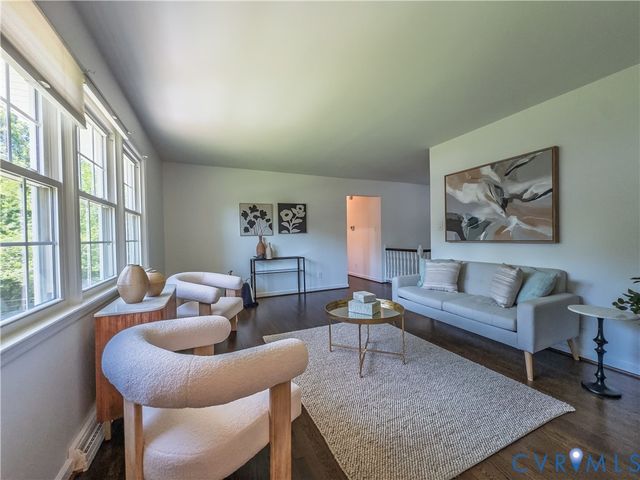 202 Nottingham Dr, Colonial Heights, VA 23834