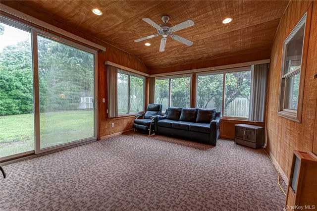 15 Longhorn Lane, East Setauket, NY 11733