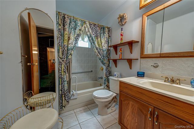 15 Longhorn Lane, East Setauket, NY 11733