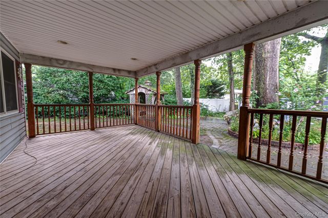 15 Longhorn Lane, East Setauket, NY 11733