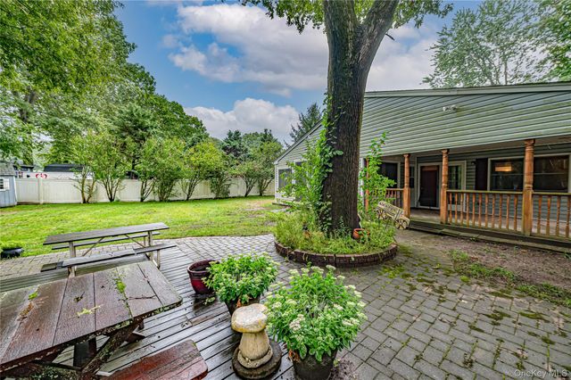 15 Longhorn Lane, East Setauket, NY 11733
