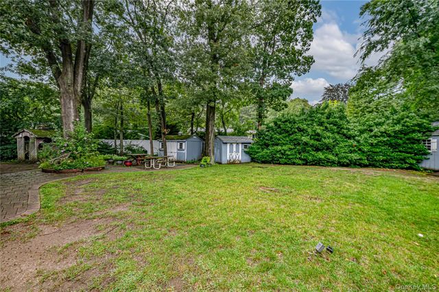 15 Longhorn Lane, East Setauket, NY 11733