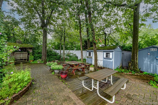 15 Longhorn Lane, East Setauket, NY 11733