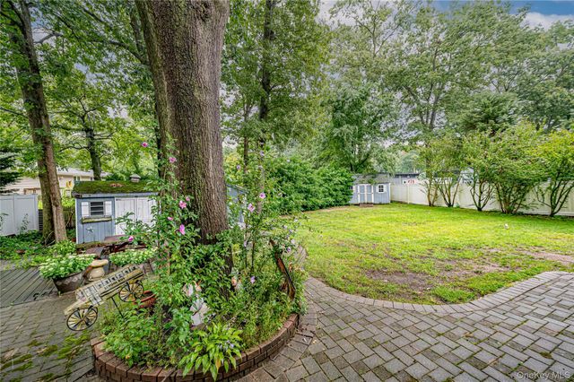 15 Longhorn Lane, East Setauket, NY 11733