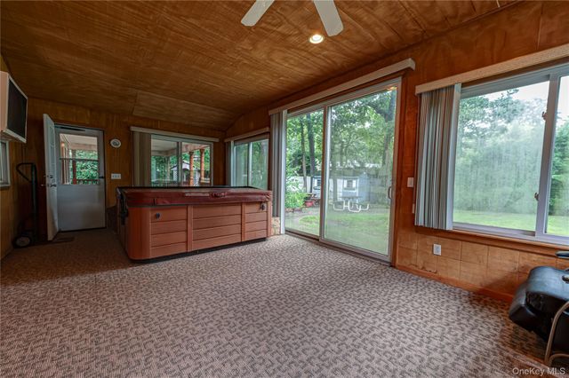 15 Longhorn Lane, East Setauket, NY 11733