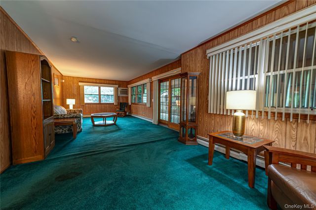 15 Longhorn Lane, East Setauket, NY 11733