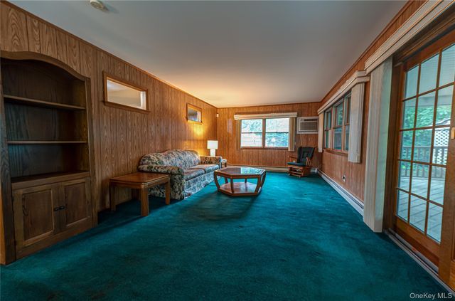 15 Longhorn Lane, East Setauket, NY 11733