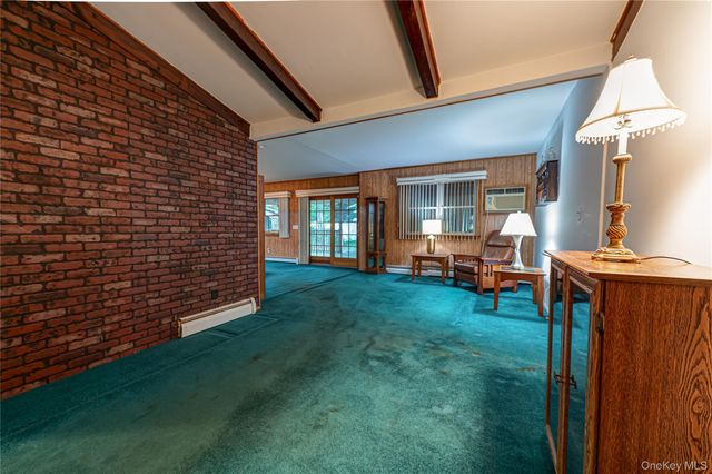 15 Longhorn Lane, East Setauket, NY 11733